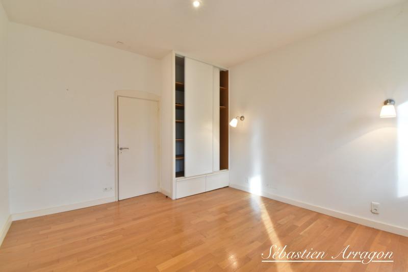 Maison - 460 m² - 14 pièces