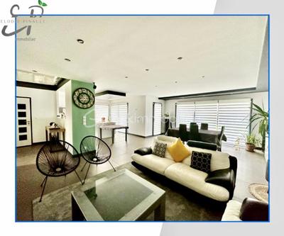 Maison - 182 m² - 7 pièces