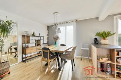 Maison - 87 m² - 5 pièces