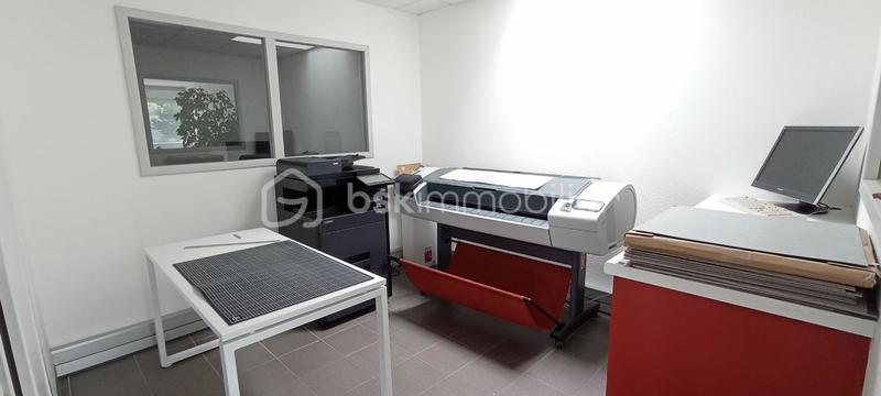 Bureau - 96 m² - 4 pièces