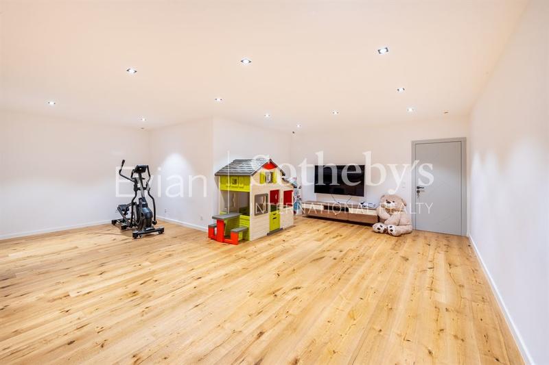 Maison - 276 m² - 7 pièces