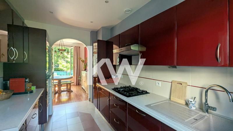 Maison - 139 m² - 7 pièces