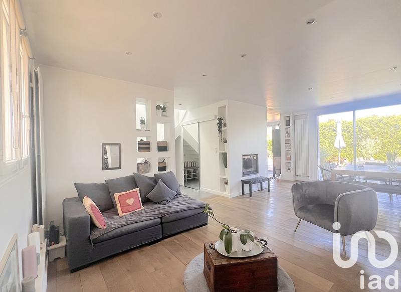 Maison - 214 m² - 8 pièces