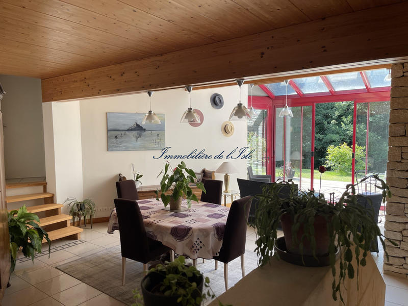 Maison - 248 m² - 9 pièces