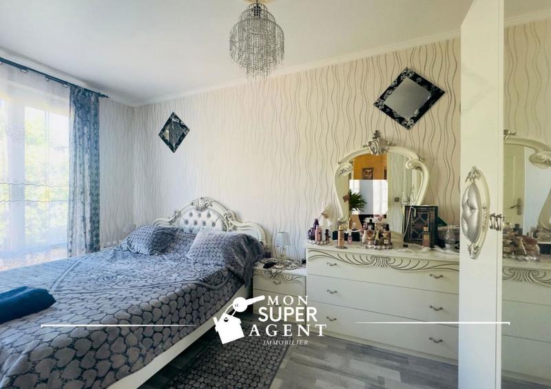 Maison - 177 m² - 7 pièces