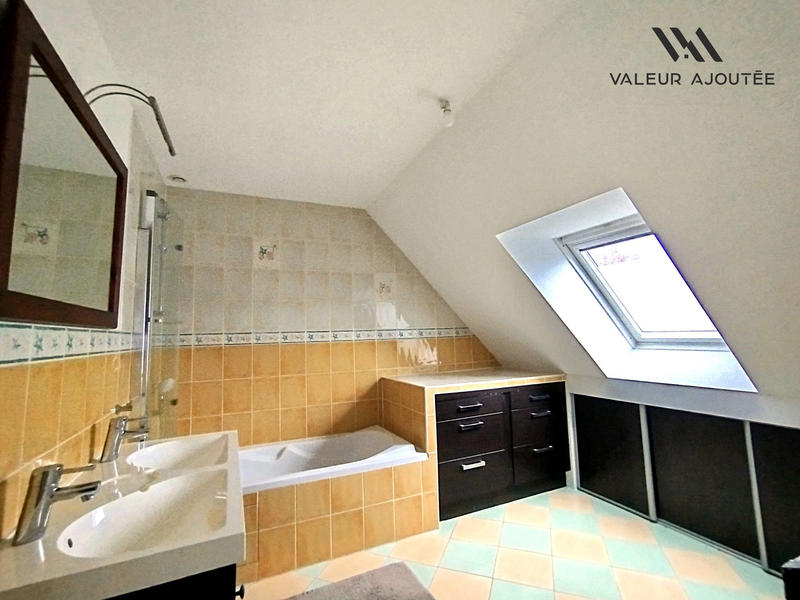 Maison - 128 m² - 7 pièces