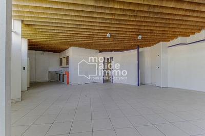 Local commercial - 148 m² - 3 pièces