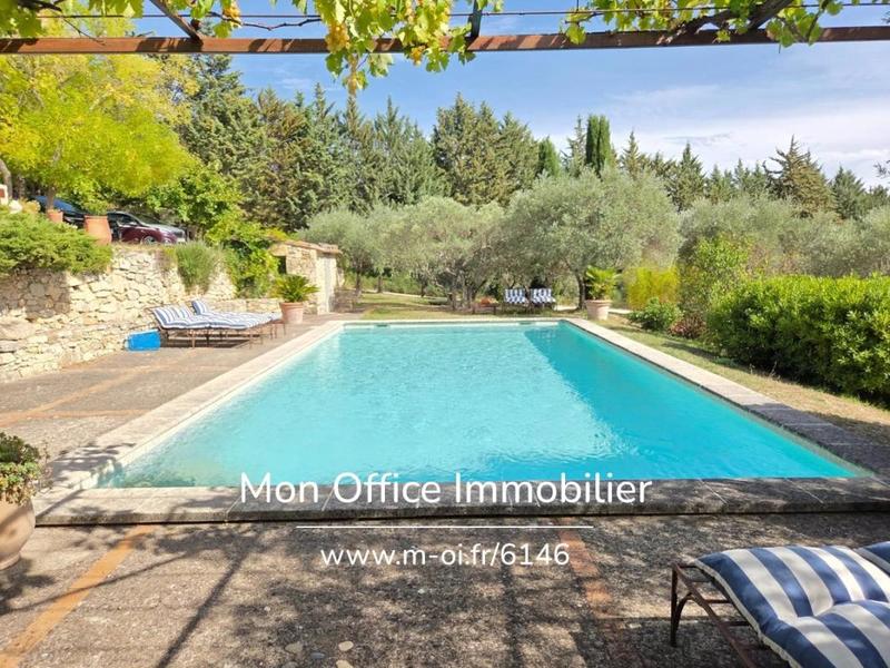 Maison - 330 m² - 10 pièces