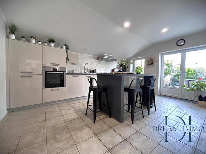 Maison traditionnelle - 200 m² - 4 pièces