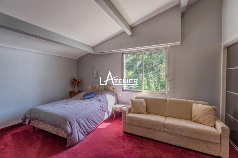 Propriété - 220 m² - 7 pièces