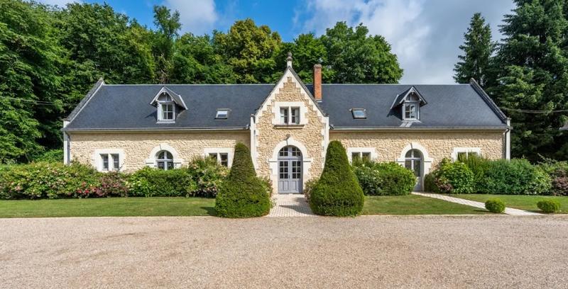 Manoir - 2 100 m² - 40 pièces