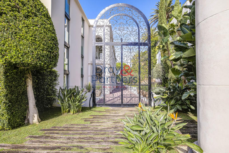 Appartement - 550 m² - 13 pièces