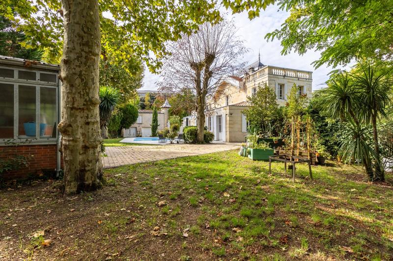 Maison - 260 m² - 7 pièces