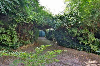 Maison - 330 m² - 10 pièces