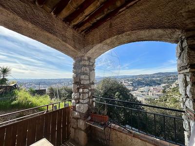 Propriété - 213 m² - 9 pièces