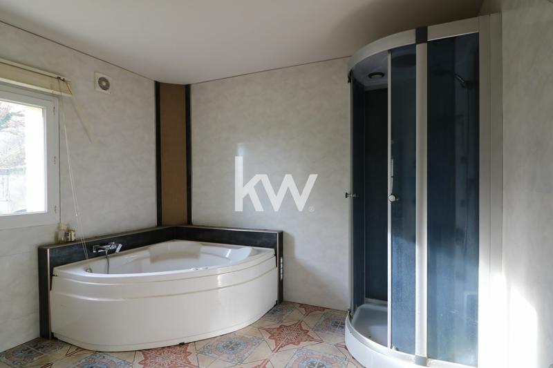 Maison - 230 m² - 6 pièces