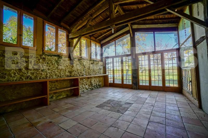 Propriété - 400 m² - 15 pièces