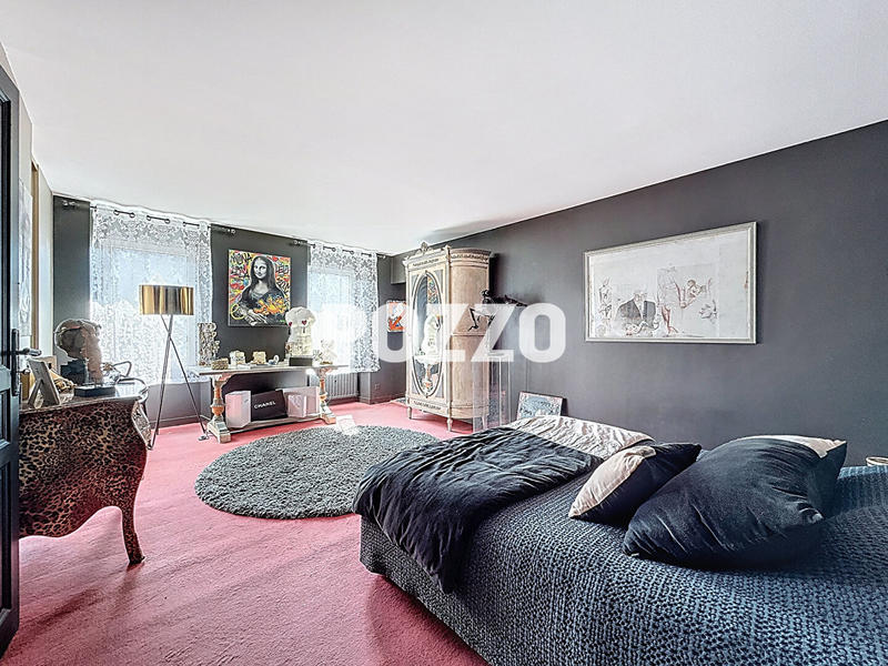 Maison - 220 m² - 8 pièces