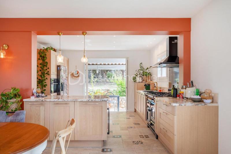 Villa - 300 m² - 5 pièces