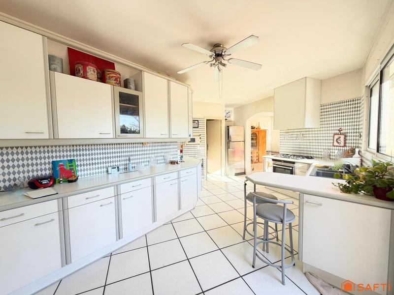 Villa - 232 m² - 6 pièces