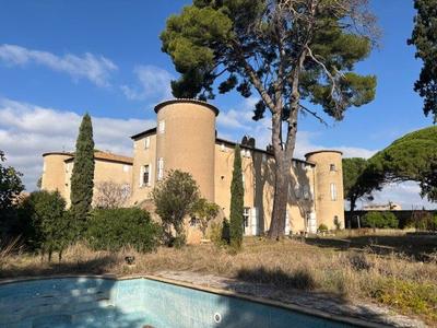 Maison - 1 200 m² - 25 pièces