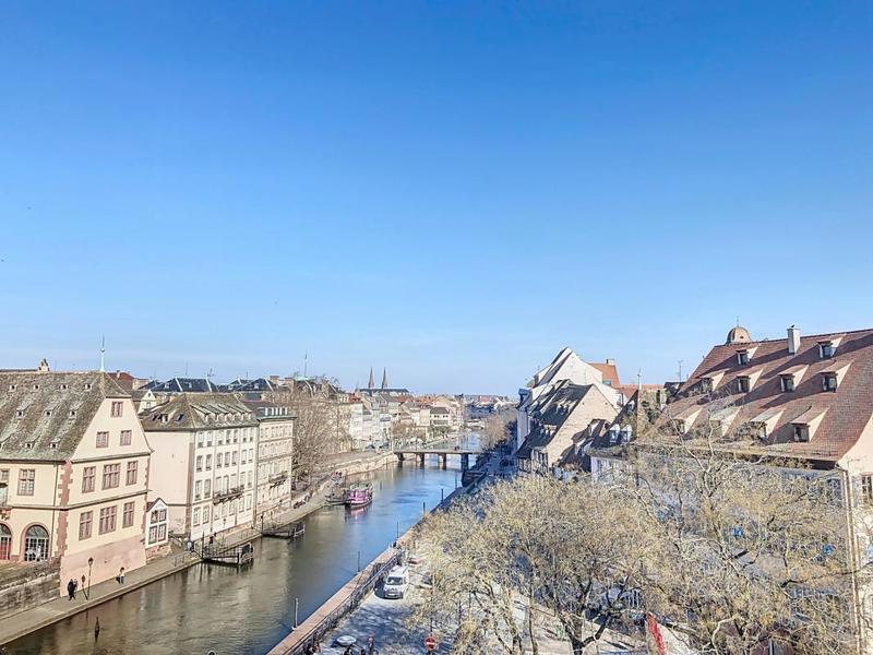 Local d'activité / Entrepôt - 348 m² - 14 pièces