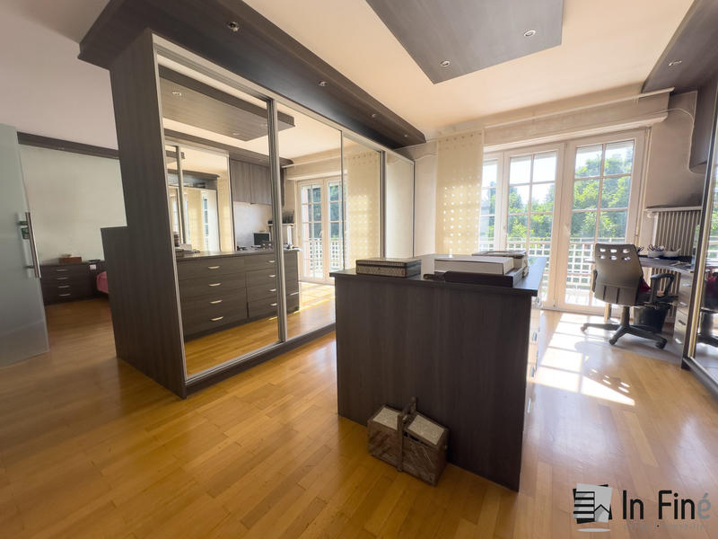 Appartement - 143 m² - 5 pièces