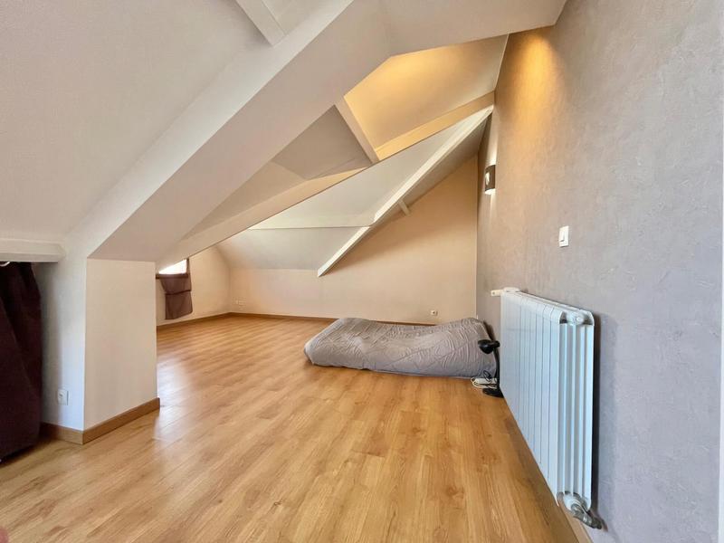Maison - 140 m² - 9 pièces