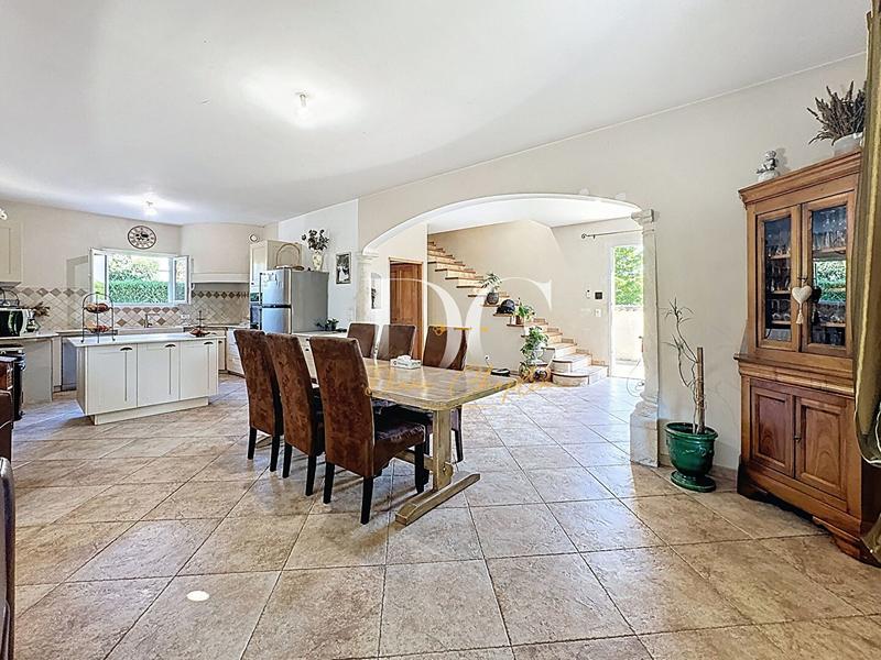 Maison - 182 m² - 5 pièces