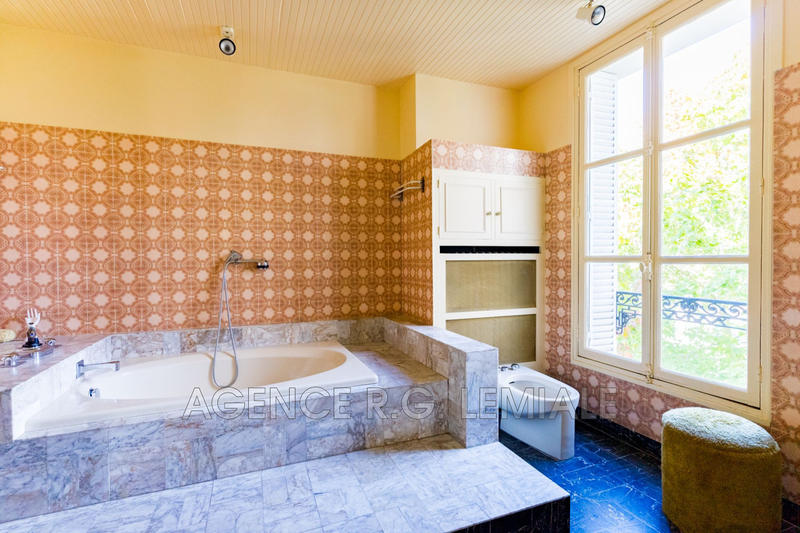 Maison - 300 m² - 10 pièces