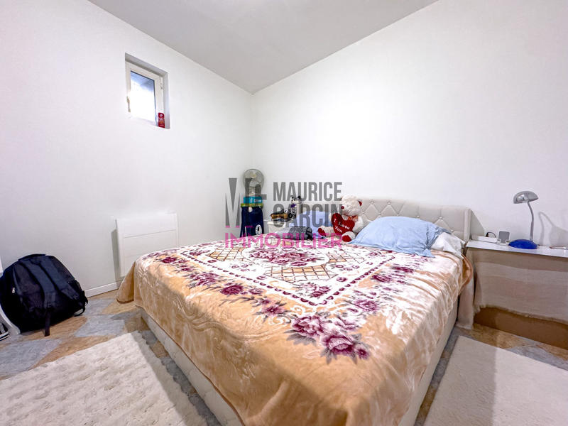 Maison - 240 m² - 7 pièces