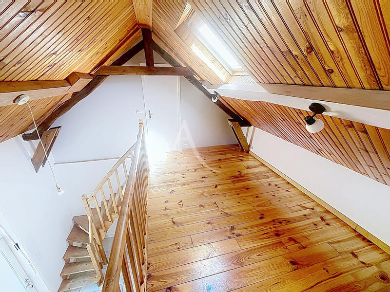 Maison - 99 m² - 6 pièces