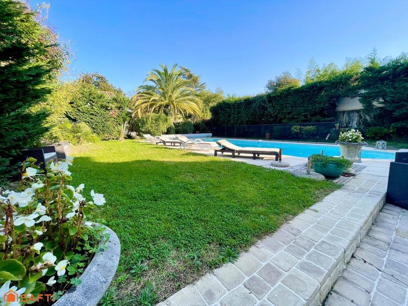 Maison - 200 m² - 6 pièces