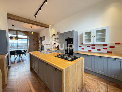 Maison - 300 m² - 9 pièces