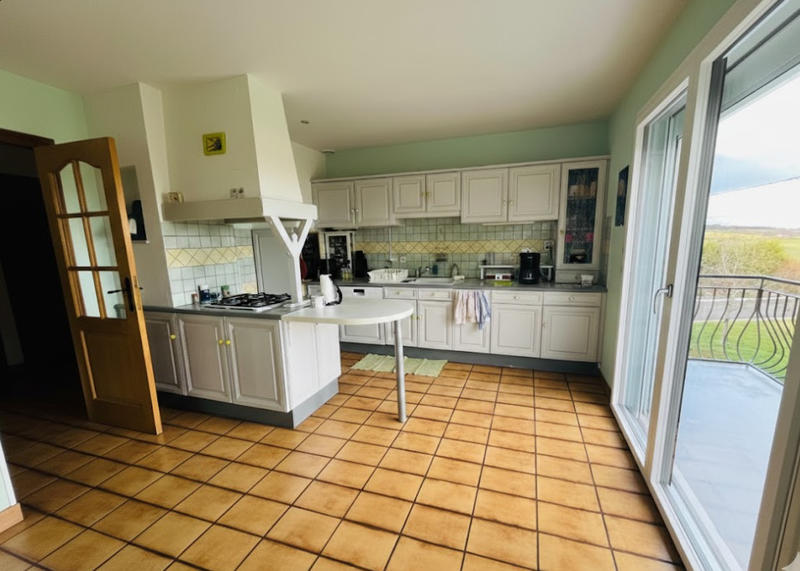Maison - 202 m² - 6 pièces
