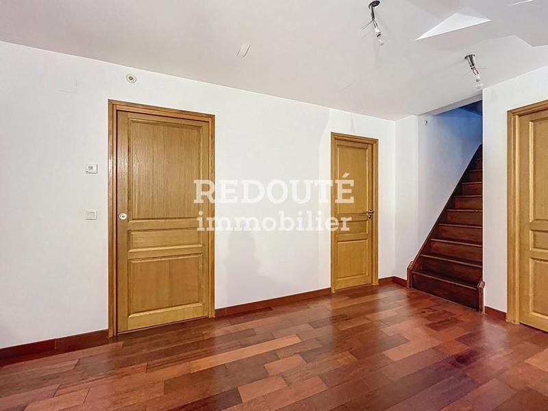 Maison - 236 m² - 8 pièces