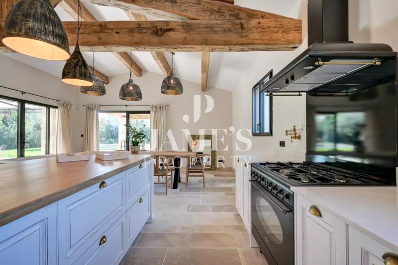 Maison - 250 m² - 5 pièces