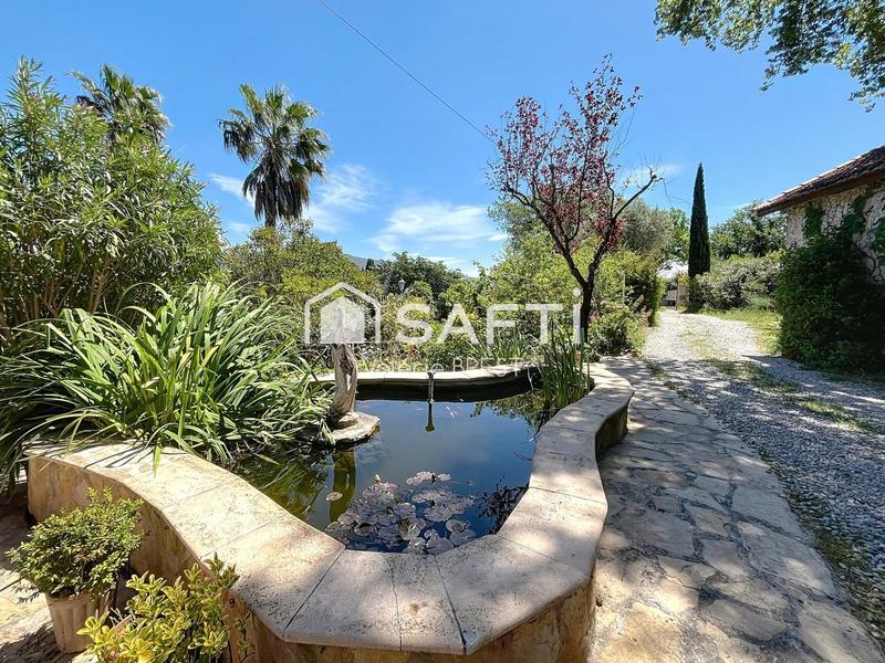 Maison - 220 m² - 9 pièces