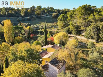 Villa - 267 m² - 10 pièces