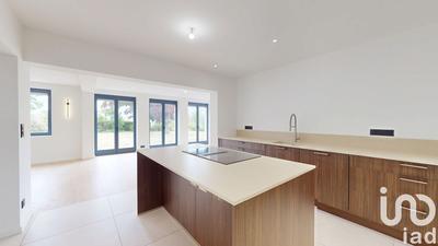 Maison - 228 m² - 9 pièces