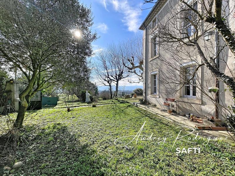 Maison de maîtres - 180 m² - 6 pièces