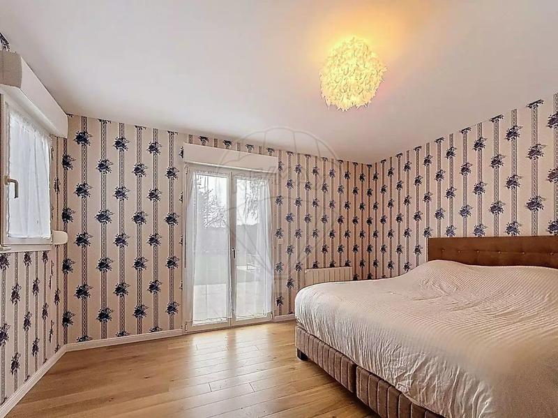 Maison - 220 m² - 7 pièces