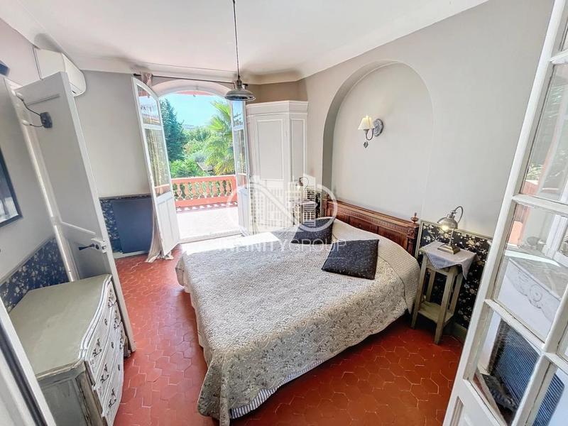 Appartement - 277 m² - 16 pièces