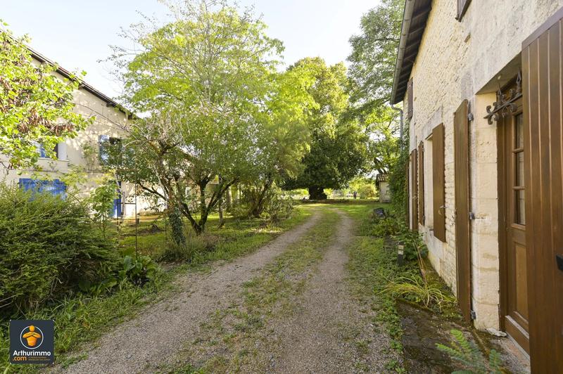 Maison - 230 m² - 9 pièces