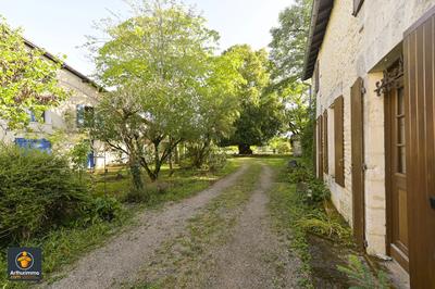 Maison - 230 m² - 9 pièces