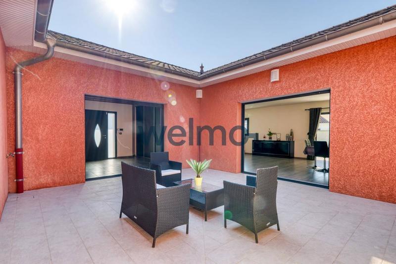 Maison - 300 m² - 8 pièces