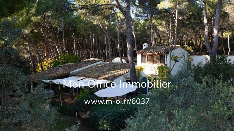 Maison - 236 m² - 7 pièces