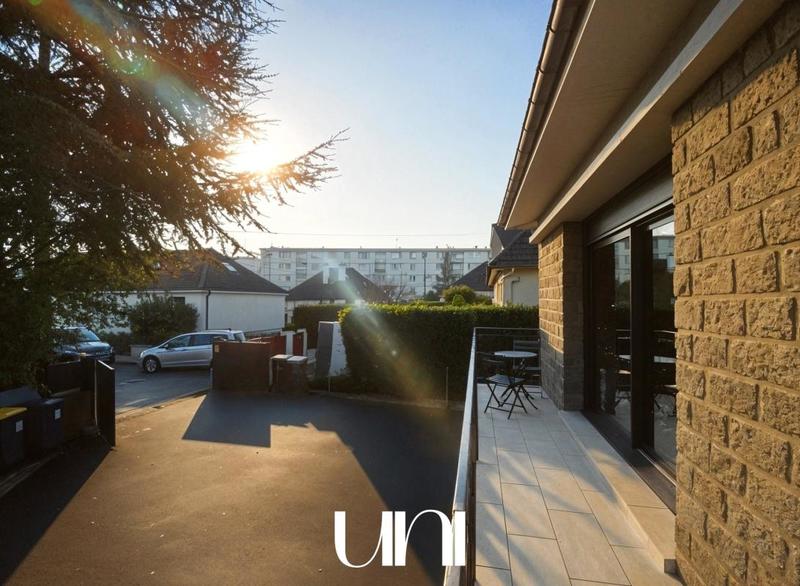 Maison - 208 m² - 9 pièces