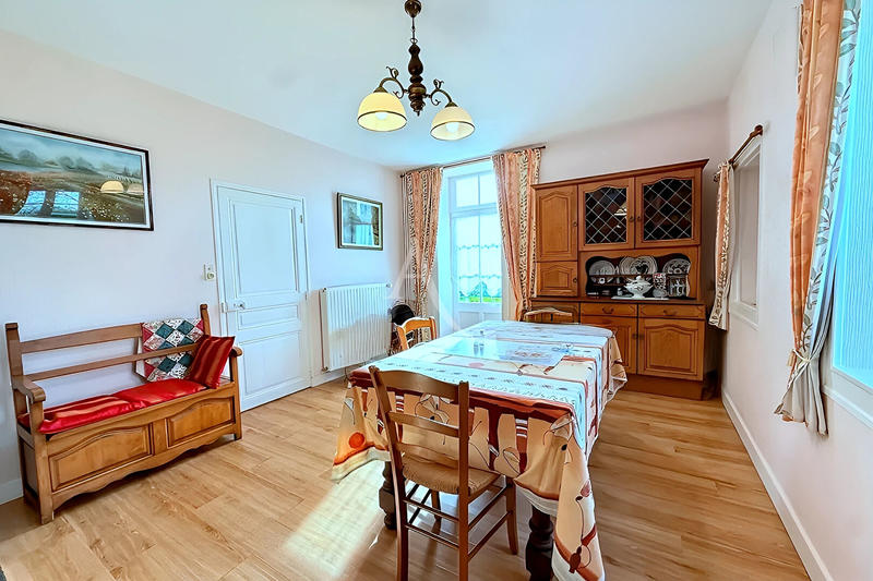 Maison - 186 m² - 8 pièces