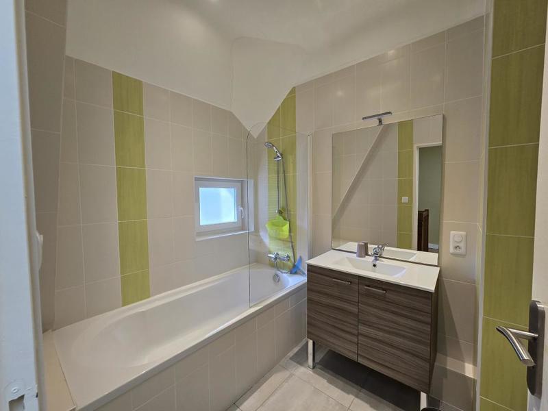 Maison - 246 m² - 9 pièces